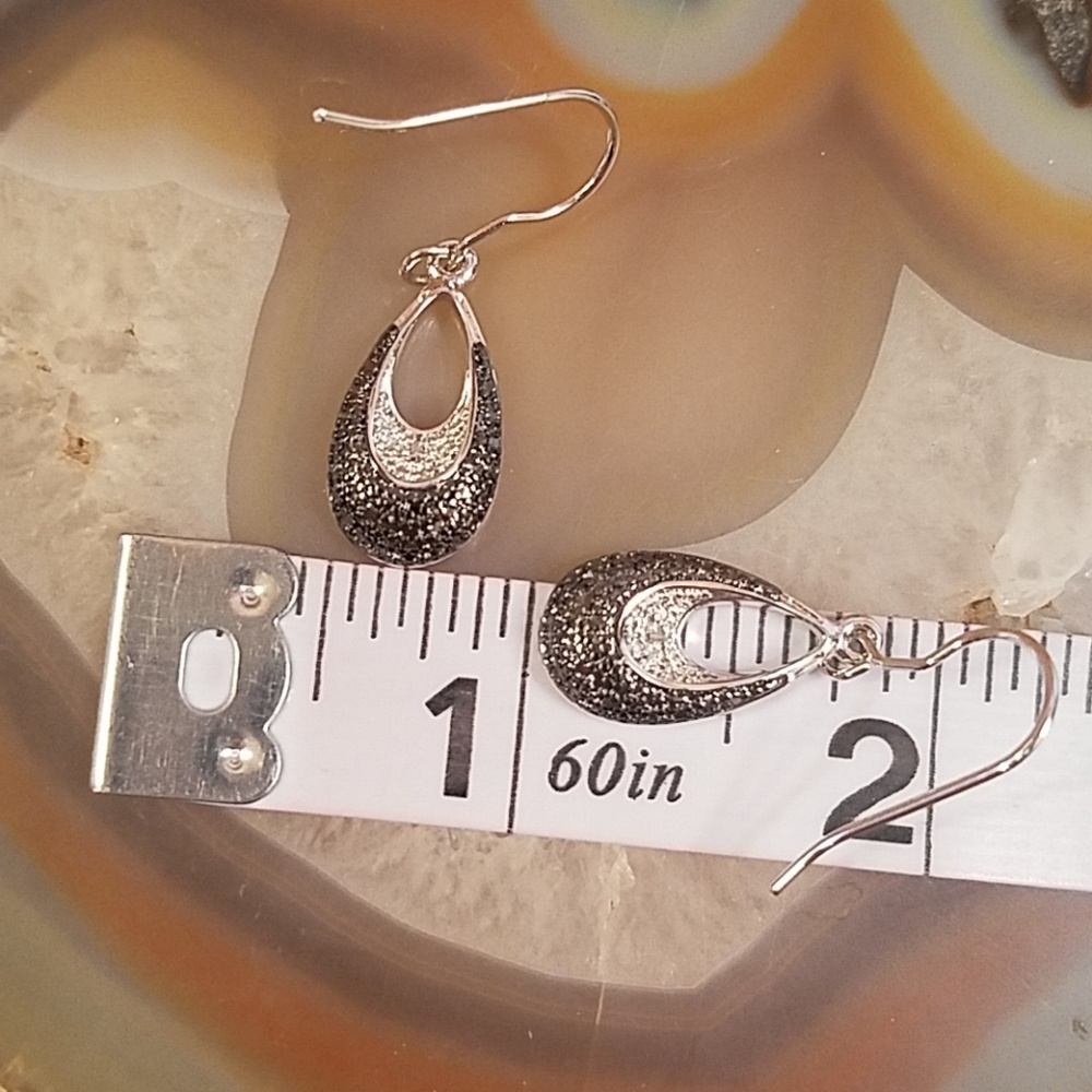 Final Black & white rhodium plated earrings NWOT - Picture 7 of 7
